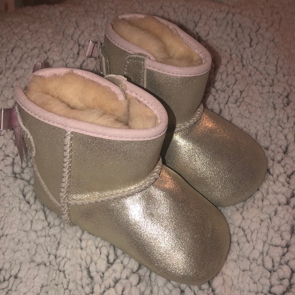 BNWB baby girl metallic uggs 12-18 MONTHS - Picture 2 of 8